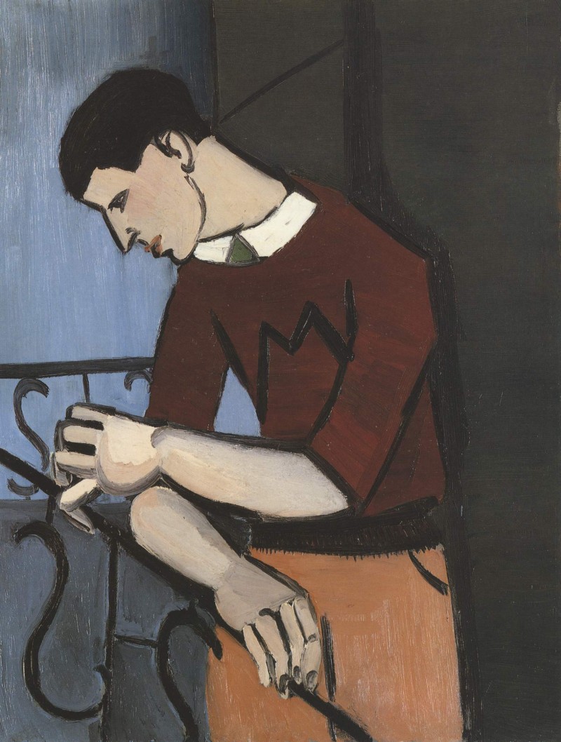 Junger Mann auf dem Balkon
