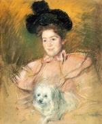 Bild:Femme en costume couleur framboise tenant un chien