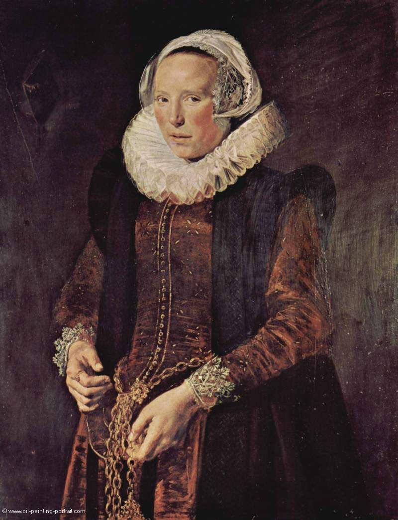 Portrait einer etwa dreißigjährigen Frau mit Kette um der Taille