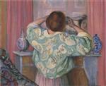 Bild:Woman doing her hair at the mirror
